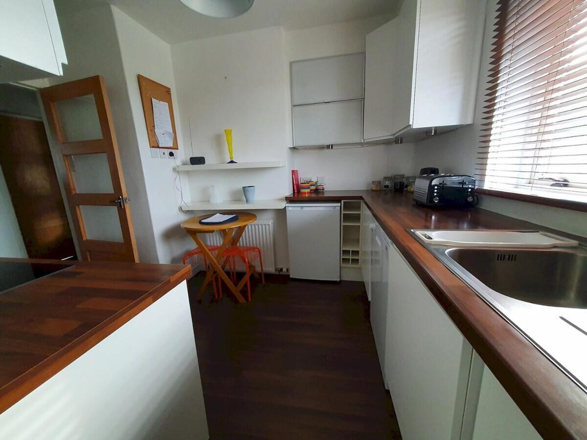 2 Bedroom, Free Parking & Netflix Near Hospitals Aberdeen Kültér fotó