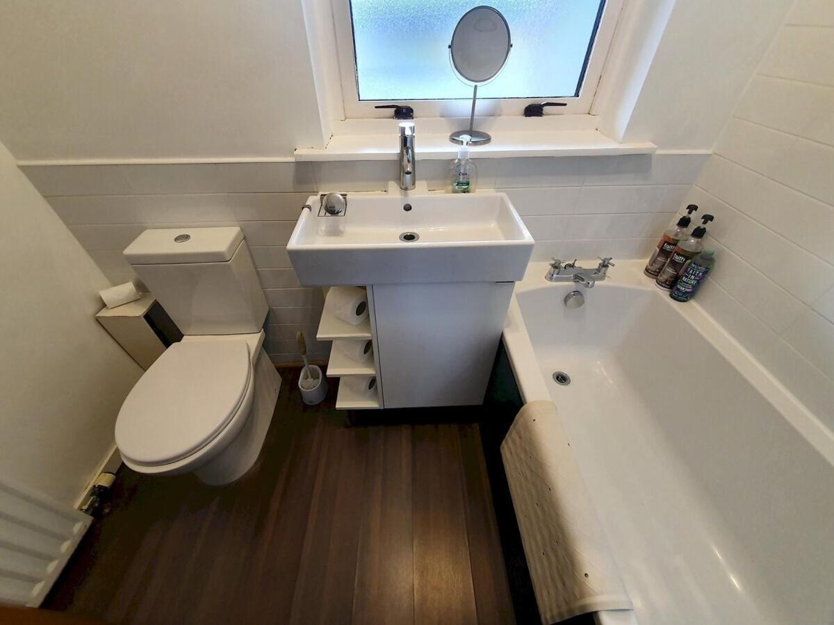 2 Bedroom, Free Parking & Netflix Near Hospitals Aberdeen Kültér fotó